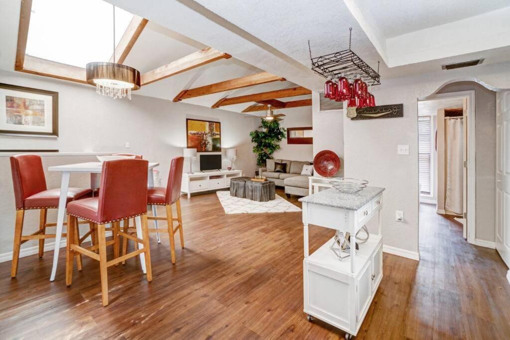 Hidden Couples Loft Retreat In Heights Foodie District Tampa Dış mekan fotoğraf