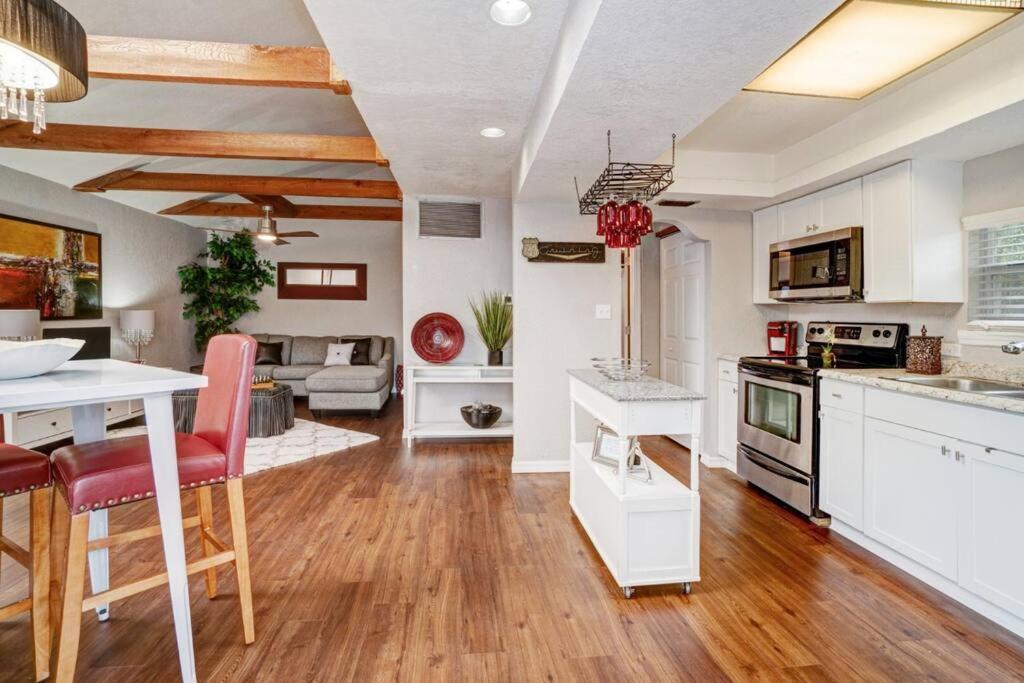 Hidden Couples Loft Retreat In Heights Foodie District Tampa Dış mekan fotoğraf